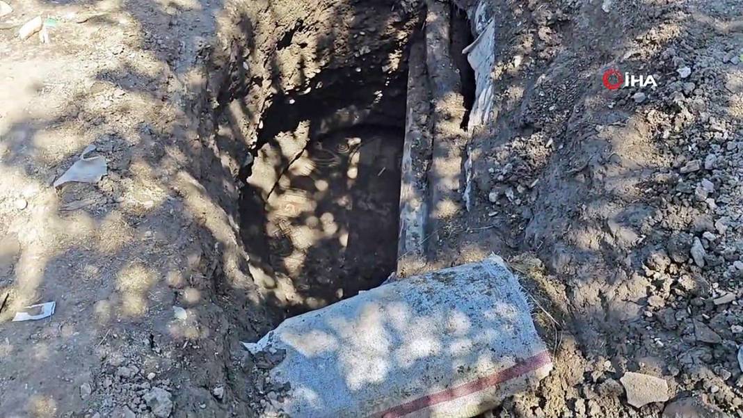 Yaptığı kaçak kazıyı sosyal medyada paylaşınca yakalandı! 2 bin yıllık Roma mozaiği buldu, İtalya'ya satacaktı 3